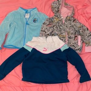 Bundle of size 4 sweatshirts.